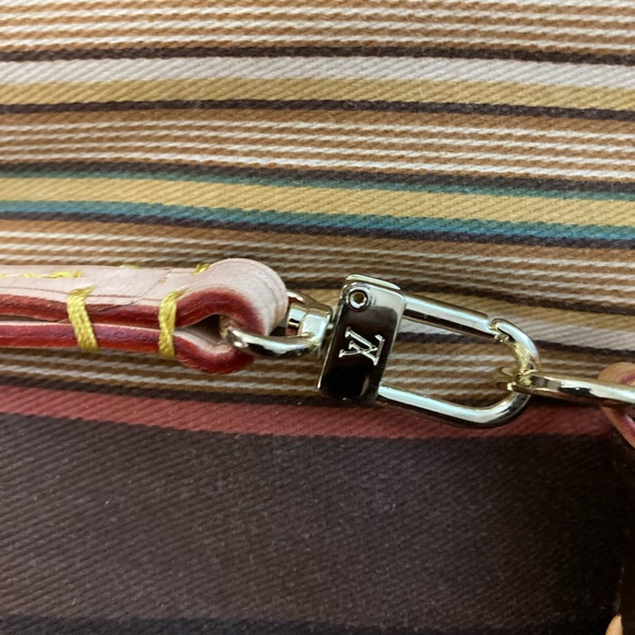 Louis Vuitton Monogram Partition Wristlet/Clutch - Picture 9 of 16